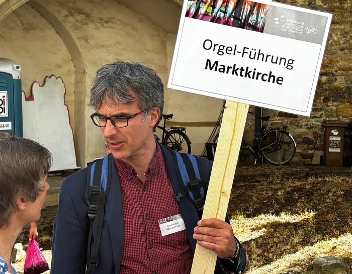 nach dem Gottesdienst im Domhof 