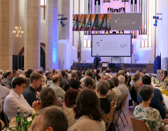 KH Ulrichskirche, Saal