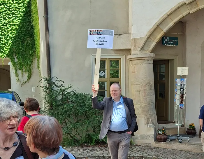 Dom Bereich außen, nach dem Gottesdienst