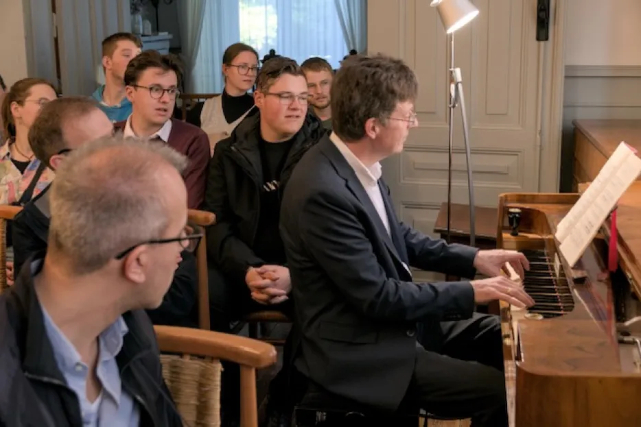 Zuhören beim Orgelspiel